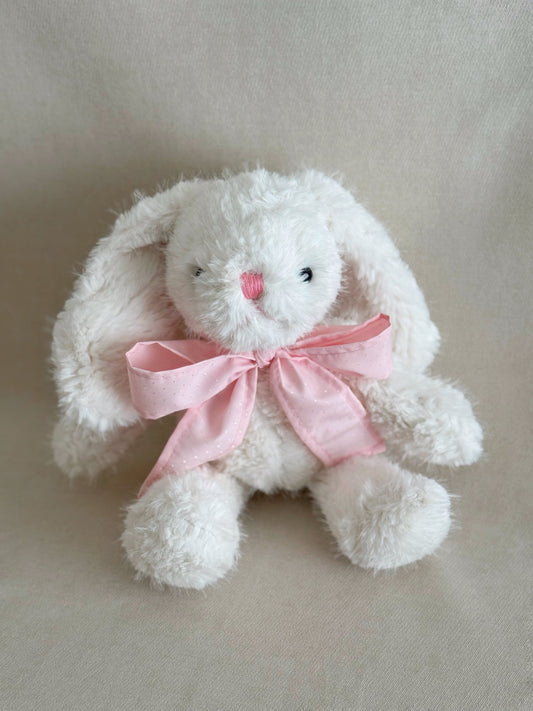 Conejo de peluche personalizado con listón rosa, ideal como regalo para bebé o nacimiento